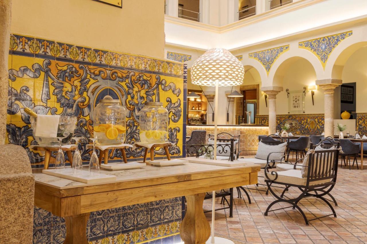 Hotel Ilunion Merida Palace Exterior photo Restaurant