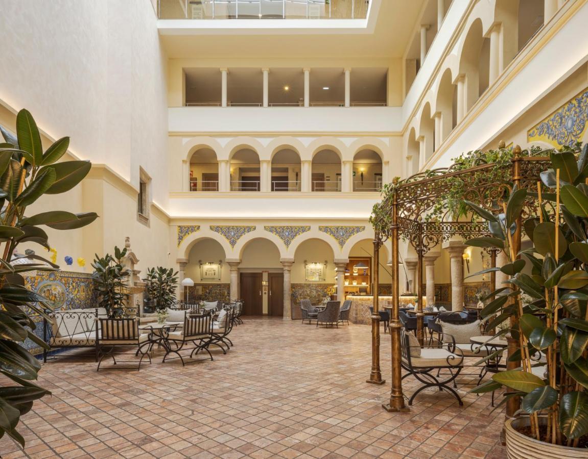 Hotel Ilunion Merida Palace Exterior photo The hotel's interior