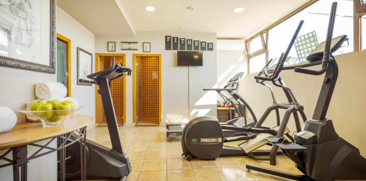 Hotel Ilunion Merida Palace Exterior photo The gym at the hotel